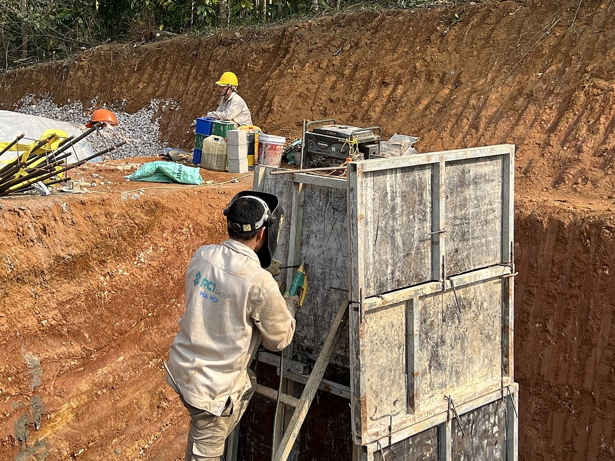 Nỗ lực ngày và đêm đưa đường dây 500kV Lào Cai - Vĩnh Yên về đích