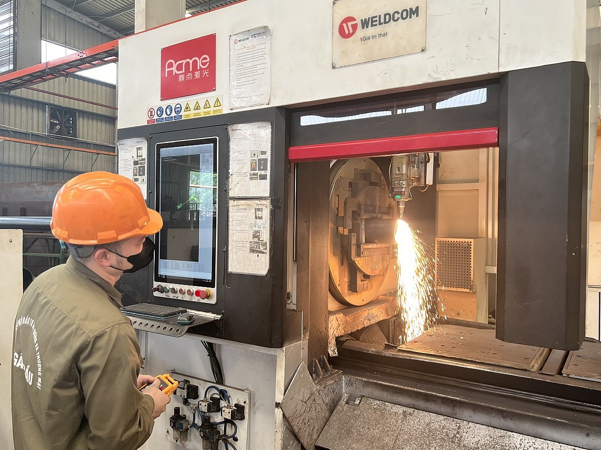 Nỗ lực ngày và đêm đưa đường dây 500kV Lào Cai - Vĩnh Yên về đích