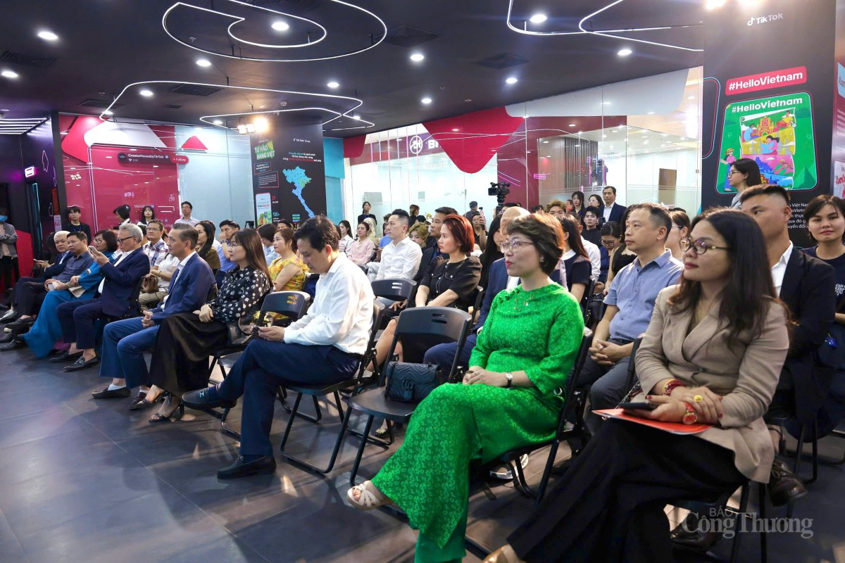 Trải nghiệm "Nét đẹp Việt mùa 3: Chạm vào di sản" Trải nghiệm "Nét đẹp Việt mùa 3: Chạm vào di sản"