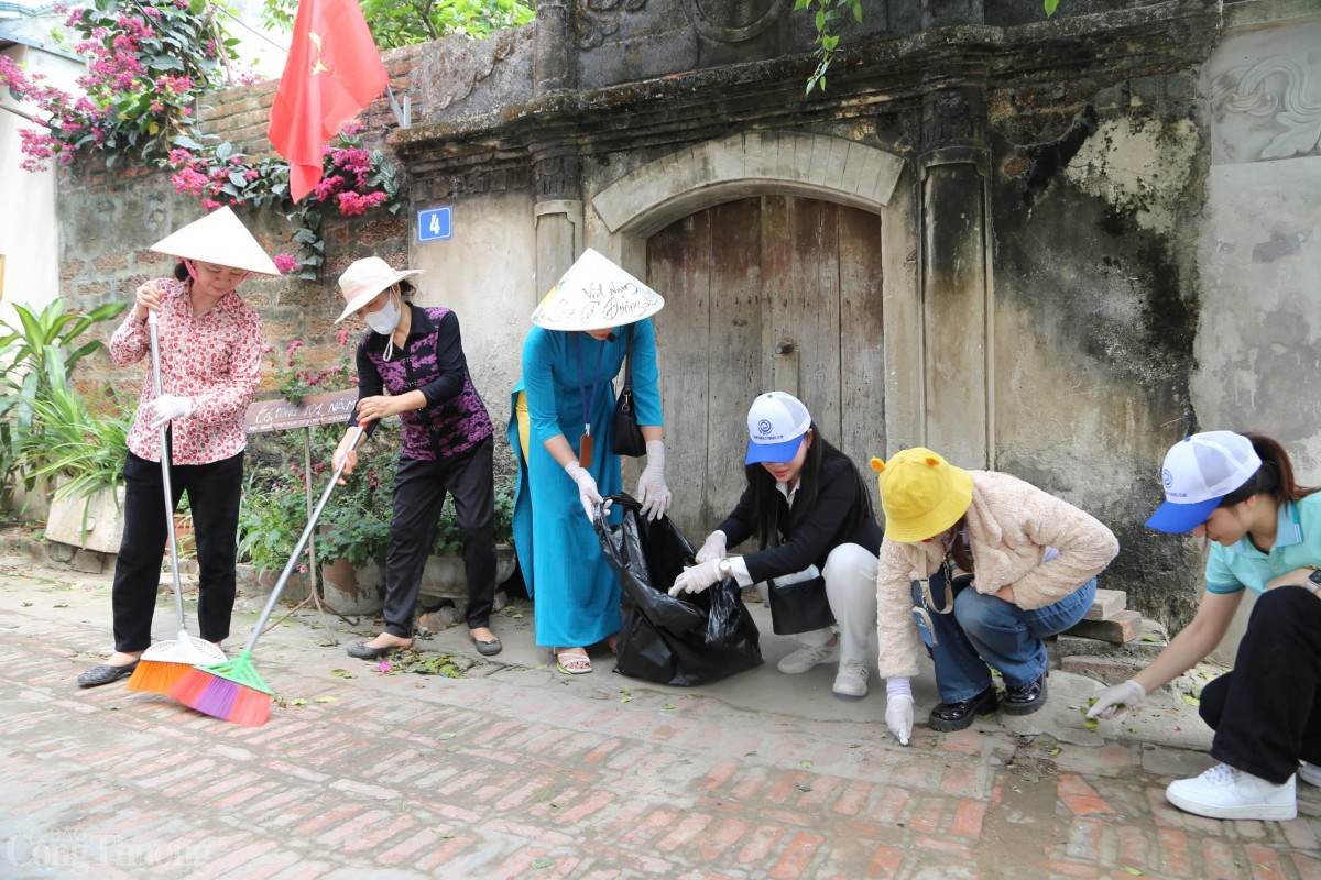 làm sạch môi trường ở ĐƯờng Lâm