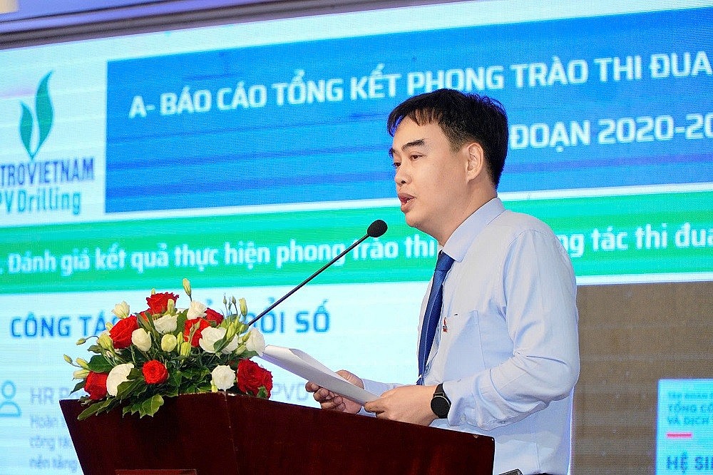 Chủ tịch Công đoàn Hoàng Xuân Bách báo cáo tổng kết phong trào thi đua giai đoạn 2020 - 2025 Chủ tịch Công đoàn Hoàng Xuân Bách báo cáo tổng kết phong trào thi đua giai đoạn 2020 - 2025