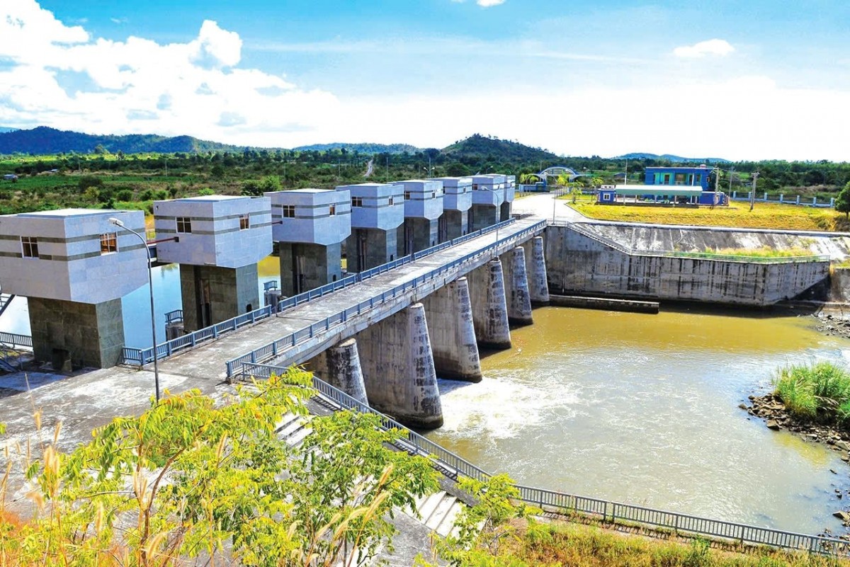 Bắn pháo hoa trong Ngày Giải phóng quê hương Bình Thuận