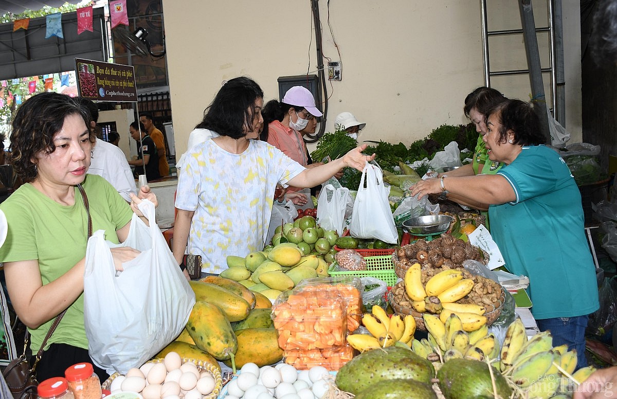 Phiên chợ Xanh tử tế: Hơn 1.000 qua tặng người tiêu dùng