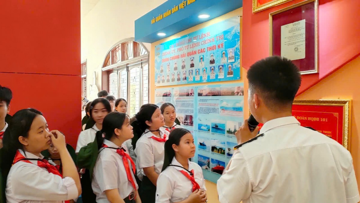 Một ngày làm chiến sĩ với Lữ đoàn 101 Một ngày làm chiến sĩ với Lữ đoàn 101