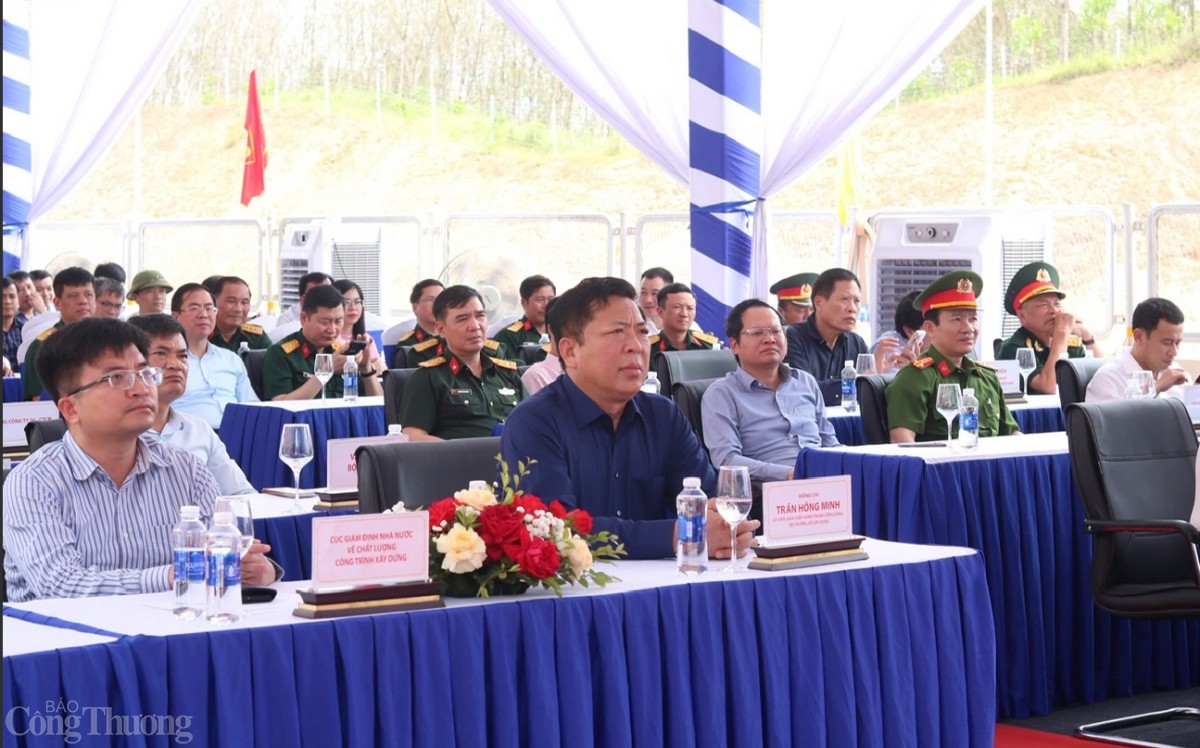 undefined Các đại biểu dự lễ thông xe kỹ thuật