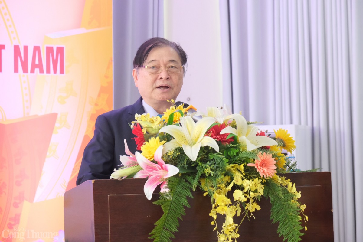 Ông Phan Xuân Dũng, Chủ tịch Liên hiệp Hội Khoa học và Kỹ thuật Việt Nam phát biểu. Ông Phan Xuân Dũng, Chủ tịch Liên hiệp Hội Khoa học và Kỹ thuật Việt Nam phát biểu.