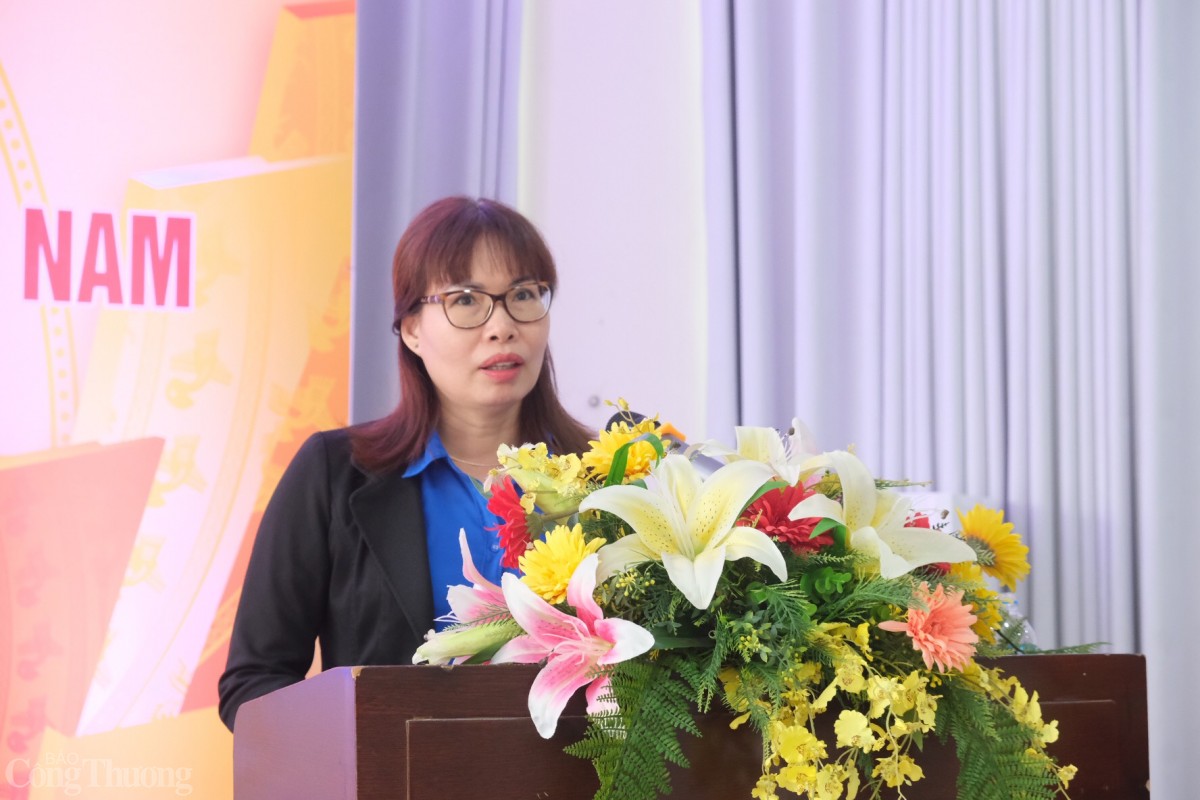 bà Nguyễn Thị Tuyết Mai, chuyên viên theo dõi Tổng hội Cơ khí Việt Nam, (Vụ Tổ chức phi Chính phủ, Bộ Nội vụ) phát biểu. bà Nguyễn Thị Tuyết Mai, chuyên viên theo dõi Tổng hội Cơ khí Việt Nam, (Vụ Tổ chức phi Chính phủ, Bộ Nội vụ) phát biểu.