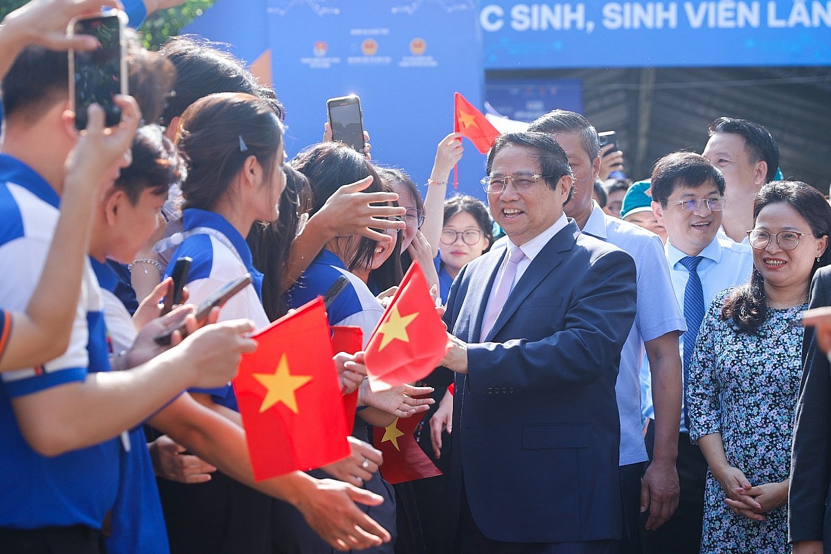 Thủ tướng bày tỏ tự hào khi thấy những ý tưởng của các bạn học sinh, sinh viên đang ngồi trên ghế nhà trường đã được nuôi dưỡng thành hình - Ảnh: VGP/Nhật Bắc Thủ tướng bày tỏ tự hào khi thấy những ý tưởng của các bạn học sinh, sinh viên đang ngồi trên ghế nhà trường đã được nuôi dưỡng thành hình - Ảnh: VGP/Nhật Bắc