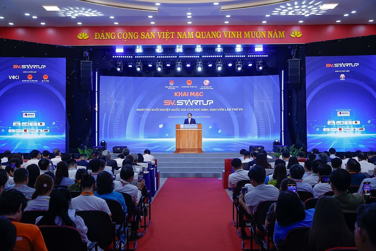 Theo Thủ tướng, thanh niên phải tiên phong trong đổi mới sáng tạo, khởi nghiệp, trong sự phát triển của đất nước - Ảnh: VGP/Nhật Bắc Theo Thủ tướng, thanh niên phải tiên phong trong đổi mới sáng tạo, khởi nghiệp, trong sự phát triển của đất nước - Ảnh: VGP/Nhật Bắc