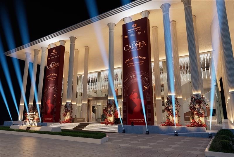 Techcombank mang cả tinh hoa nước Pháp về Việt Nam, tôn vinh những di sản văn hóa độc bản Techcombank mang cả tinh hoa nước Pháp về Việt Nam, tôn vinh những di sản văn hóa độc bản