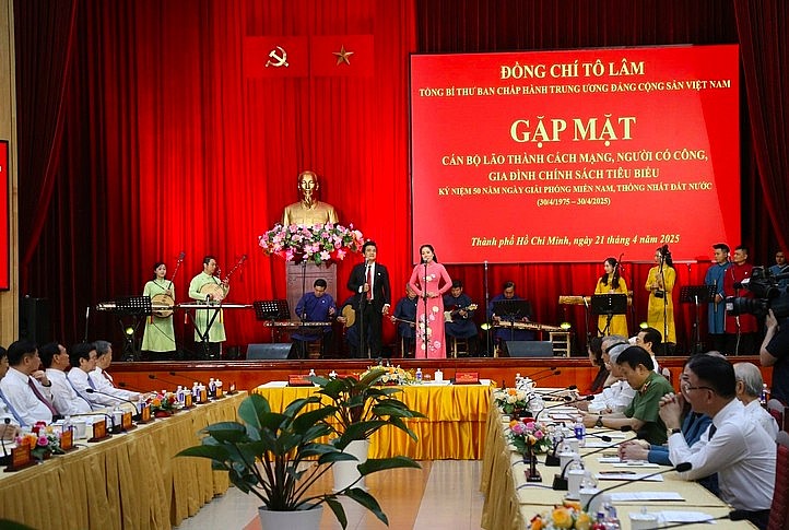 Tổng Bí thư gặp mặt tri ân người cán bộ lão thành cách mạng, gia đình có công miền Nam