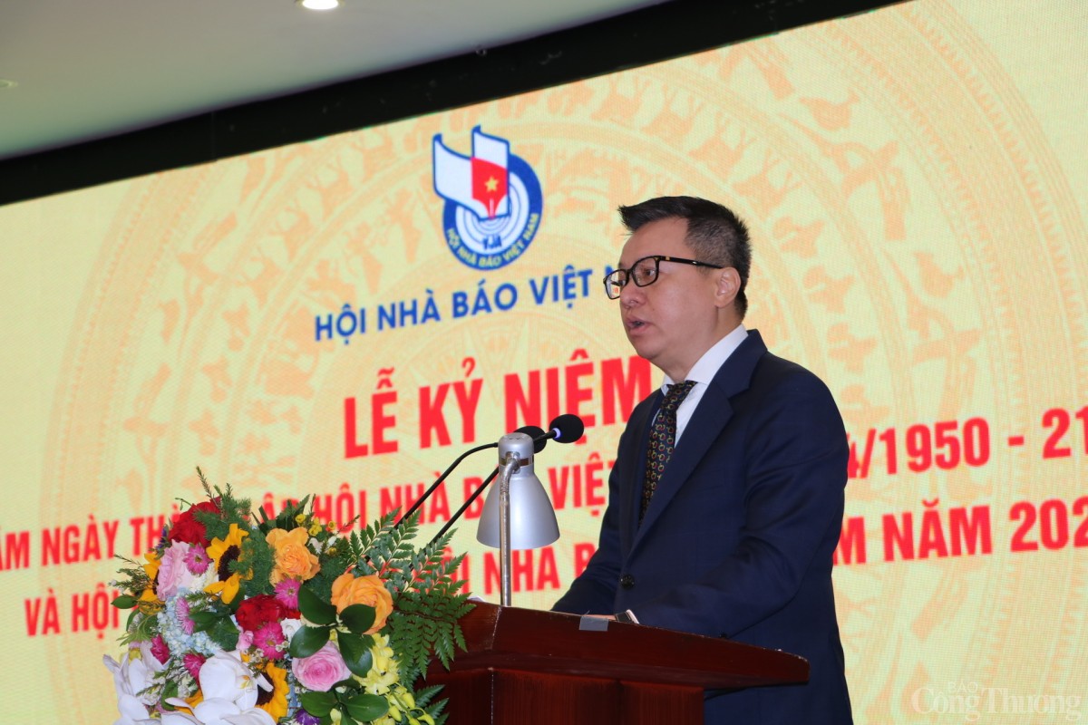 Báo chí đổi mới, vươn mình để đồng hành cùng đất nước Báo chí đổi mới, vươn mình để đồng hành cùng đất nước