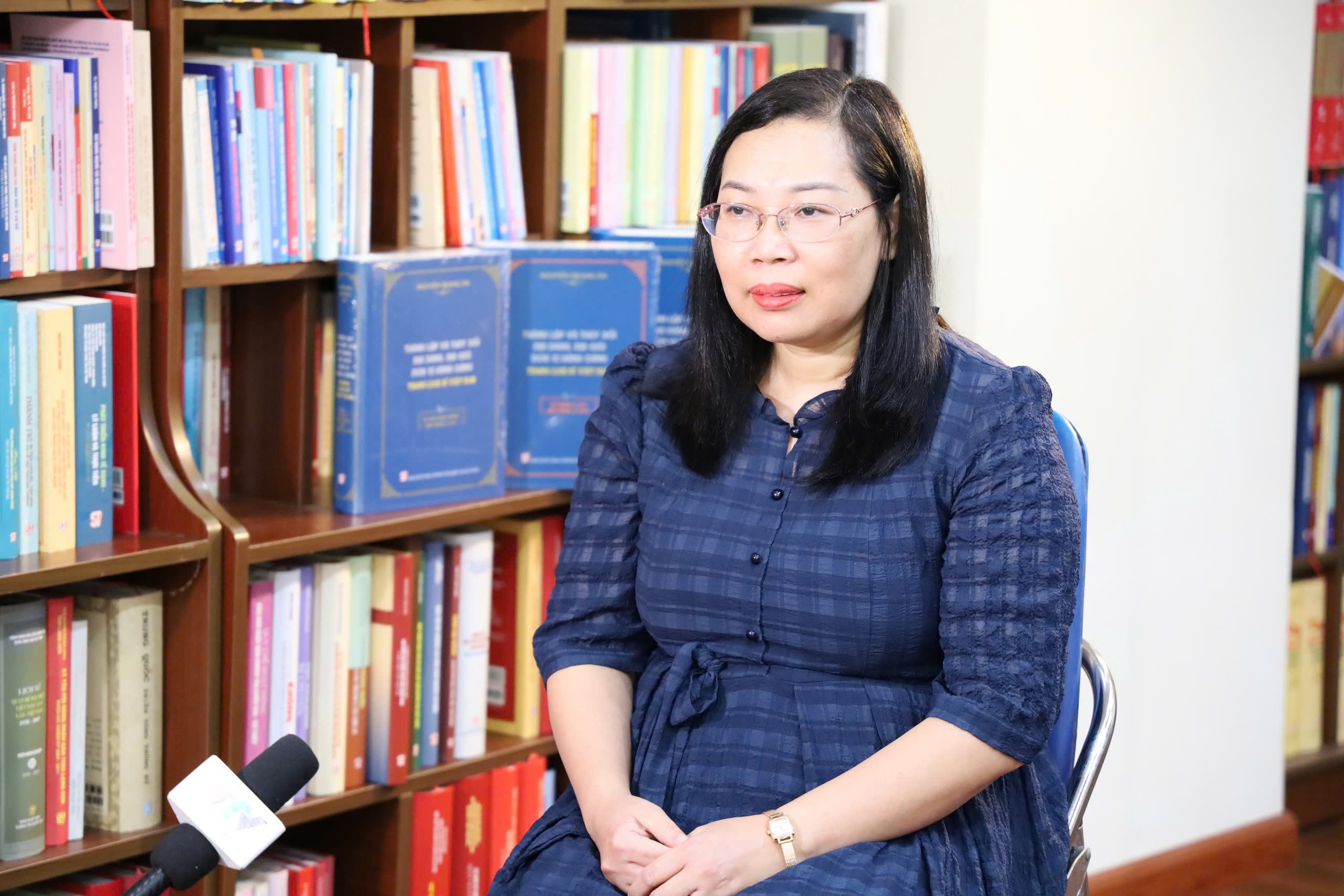 bà Phạm Thị Thinh - Phó Giám đốc, Tổng Biên tập Nhà xuất bản Chính trị quốc gia Sự thật bà Phạm Thị Thinh - Phó Giám đốc, Tổng Biên tập Nhà xuất bản Chính trị quốc gia Sự thật