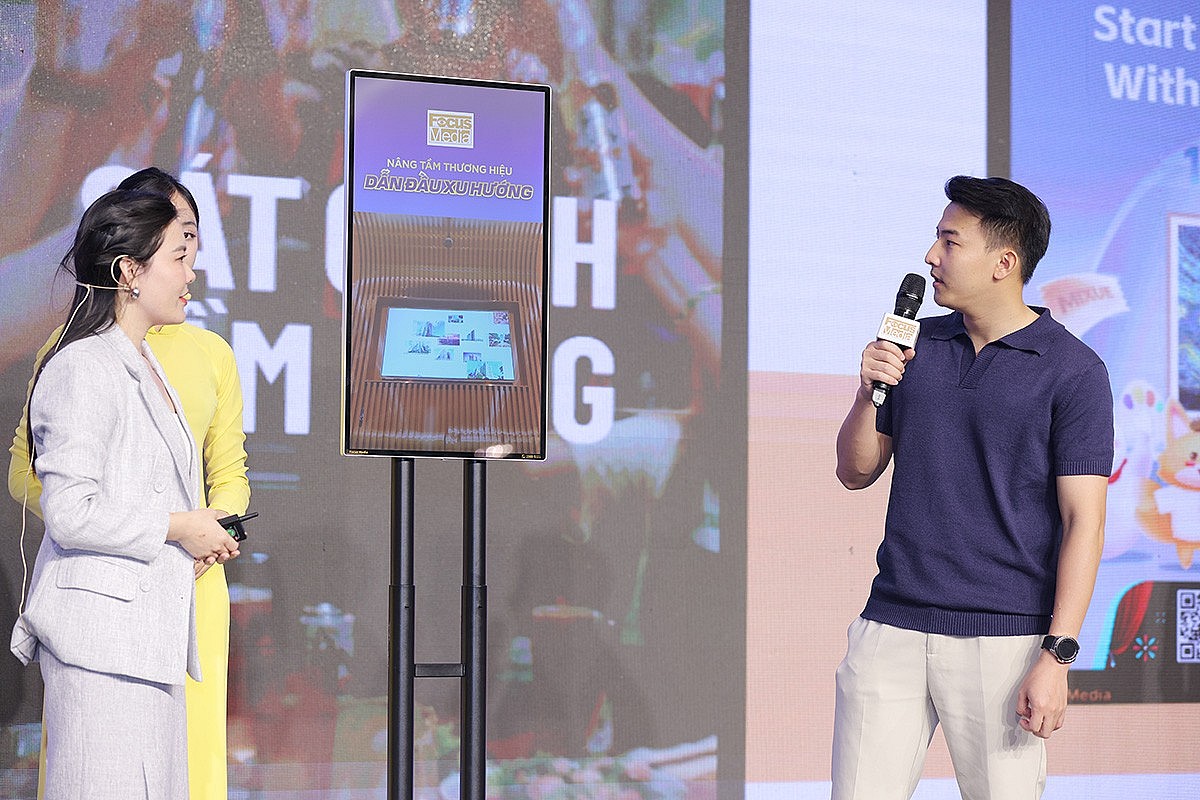 Khách hàng ấn tượng với sản phẩm màn hình mới của Focus Media Việt Nam tại sự kiện ra mắt Khách hàng ấn tượng với sản phẩm màn hình mới của Focus Media Việt Nam tại sự kiện ra mắt