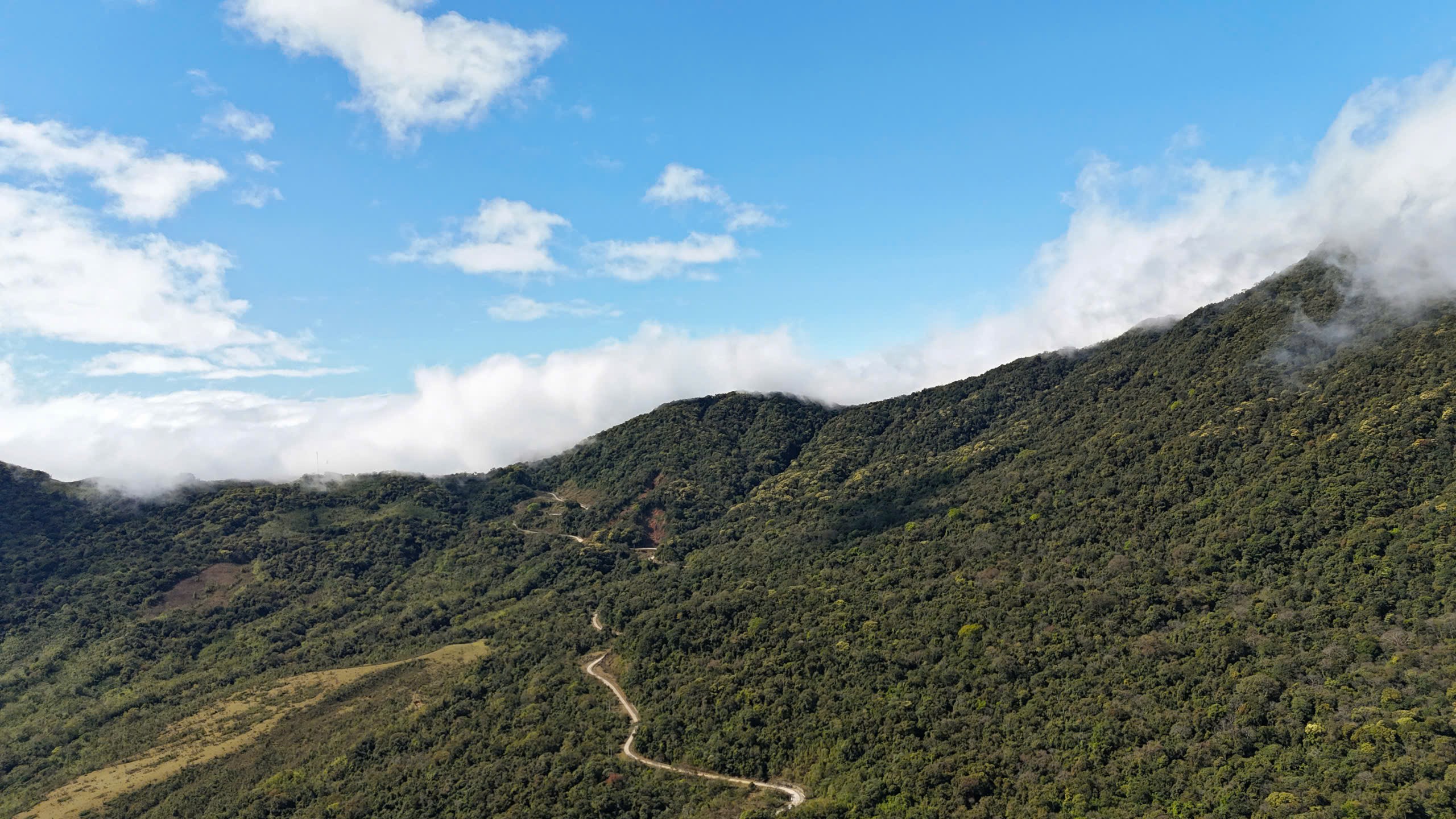 Nhánh Tây dường Hồ Chí Minh đoạn đi qua tỉnh Quảng Trị (Ảnh: Thành Long) Nhánh Tây dường Hồ Chí Minh đoạn đi qua tỉnh Quảng Trị (Ảnh: Thành Long)