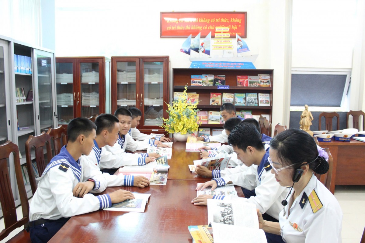 Lư doan 171 Vùng 2 đọc sách Lư doan 171 Vùng 2 đọc sách