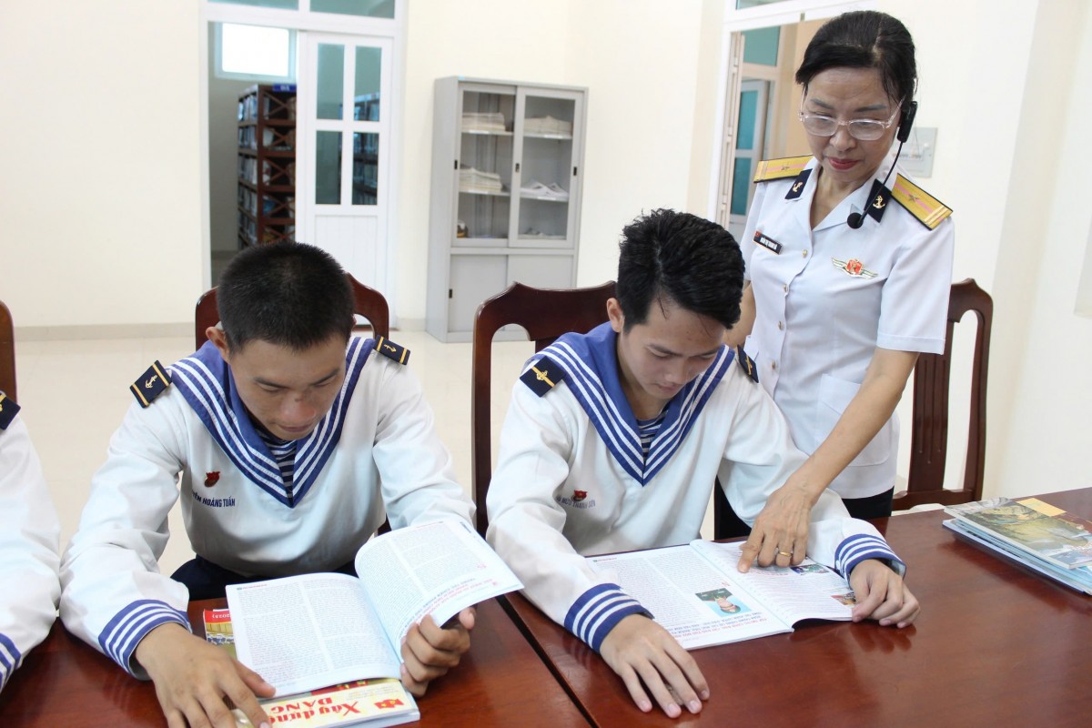 Lư doan 171 Vùng 2 đọc sách Lư doan 171 Vùng 2 đọc sách