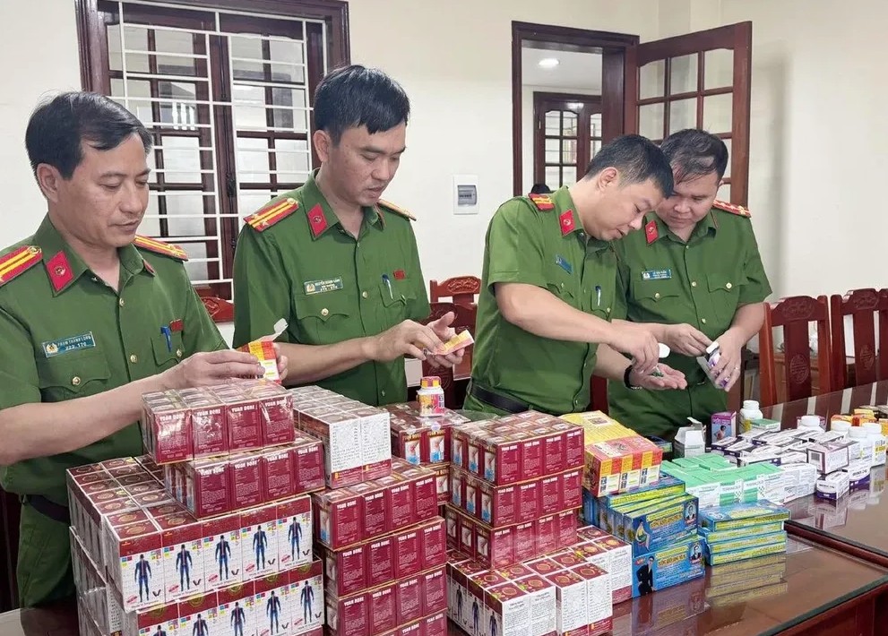 Tang vật trong vụ thuốc tân dược giả bị bắt.