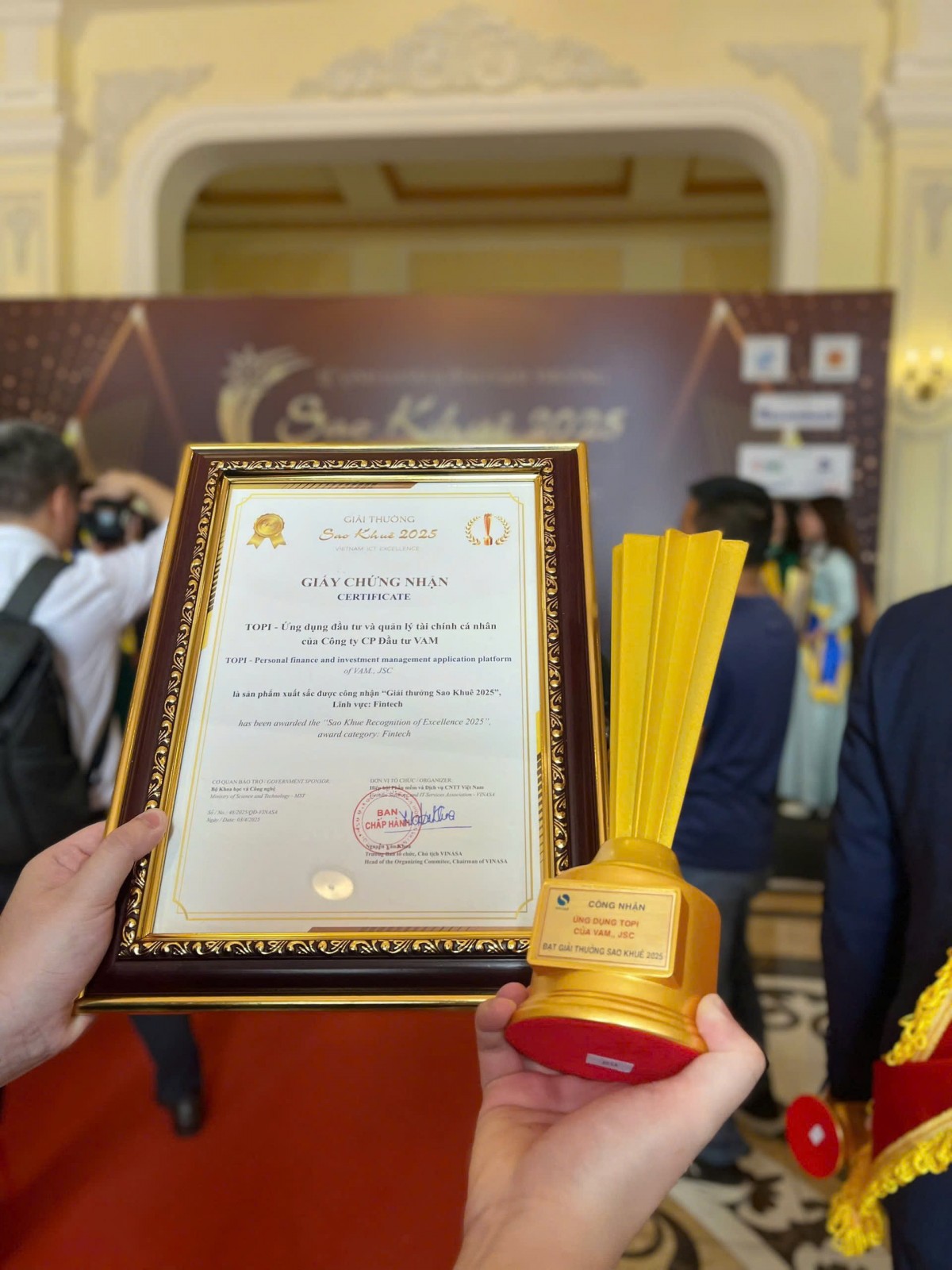 TOPI vinh dự nhận giải Sao Khuê với hạng mục Fintech TOPI vinh dự nhận giải Sao Khuê với hạng mục Fintech