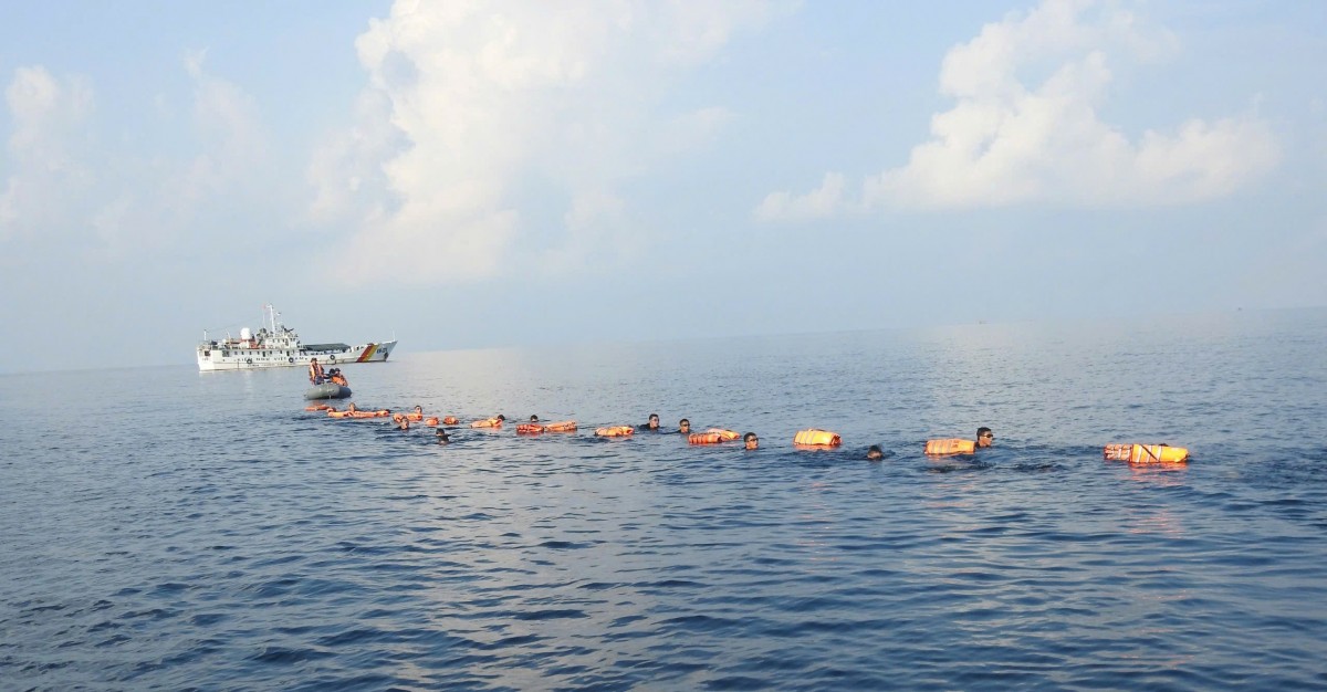 Chiến sĩ Đặc công Hai quan luyen tap