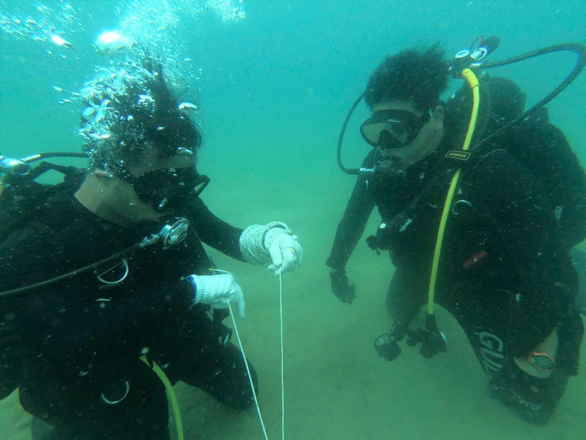 Chiến sĩ Đặc công Hai quan luyen tap