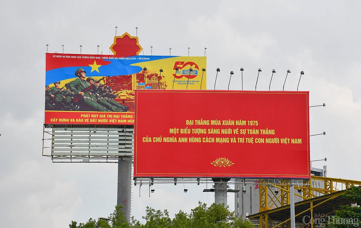 TP. Hồ Chí Minh cờ hoa rực rỡ mừng chiến thắng 30/4