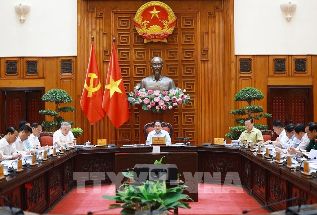 Thủ tướng Phạm Minh Chính chủ trì họp Thường trực Chính phủ với các bộ, ngành và Đoàn đàm phán Chính phủ về các vấn đề thương mại với Hoa Kỳ. Ảnh: Dương Giang-TTXVN