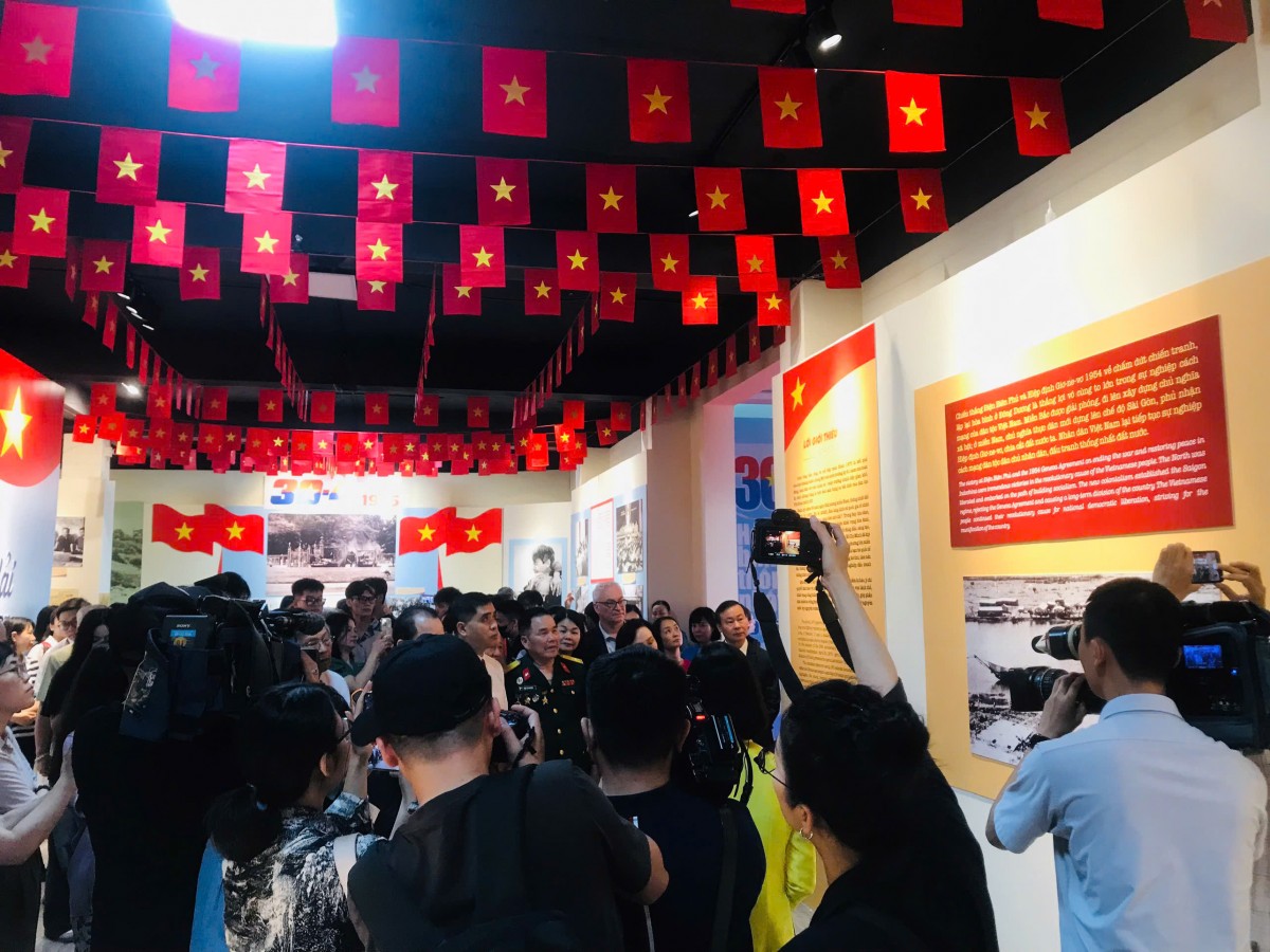 Trưng bày đặc biệt “Non sông liền một dải Trưng bày đặc biệt “Non sông liền một dải