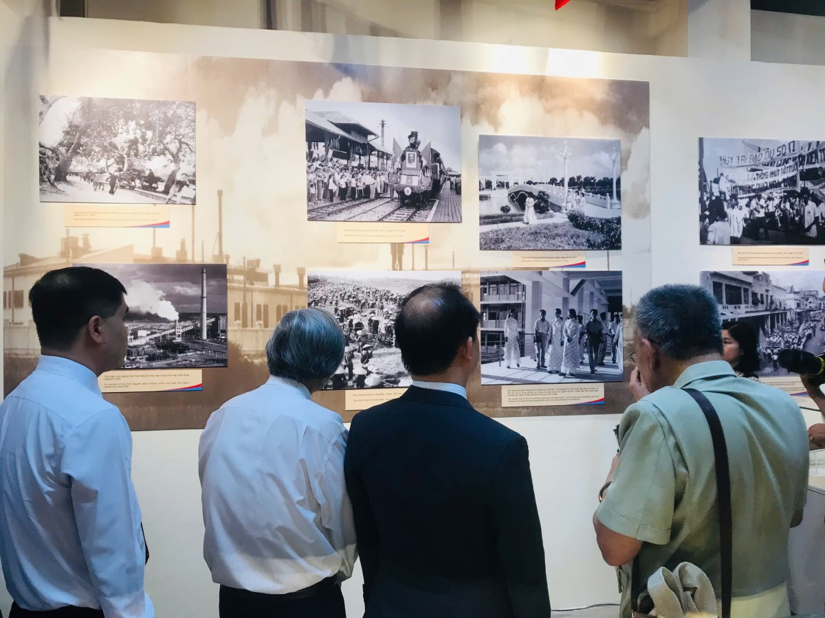 Gần 150 tài liệu, hiện vật quý hiếm được giới thiệu lần này không chỉ kể lại hành trình đấu tranh vì độc lập – thống nhất dân tộc Gần 150 tài liệu, hiện vật quý hiếm được giới thiệu lần này không chỉ kể lại hành trình đấu tranh vì độc lập – thống nhất dân tộc