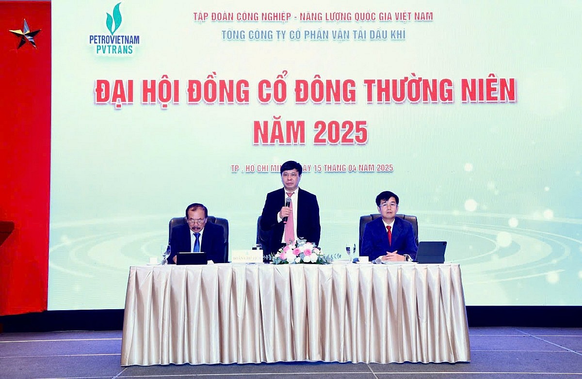 Lãnh đạo PVTrans cho biết nhiệm vụ trọng tâm trong năm 2025 của PVTrans là tiếp tục đầu tư nâng cấp đội tàu, giữ vững thị phần nội địa, mở rộng vận tải quốc tế (Ảnh: Ông Phạm Việt Anh - Chủ tịch HĐQT PVTrans phát biểu)