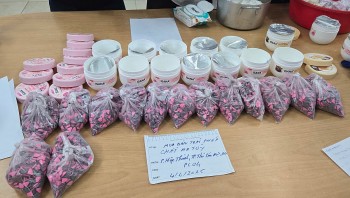 Bắt giữ nhiều vụ buôn lậu qua tuyến hàng không