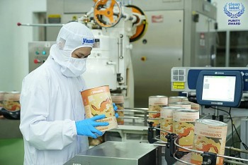 Vinamilk - Gần 50 năm vững vàng giữa “tâm bão” sữa giả