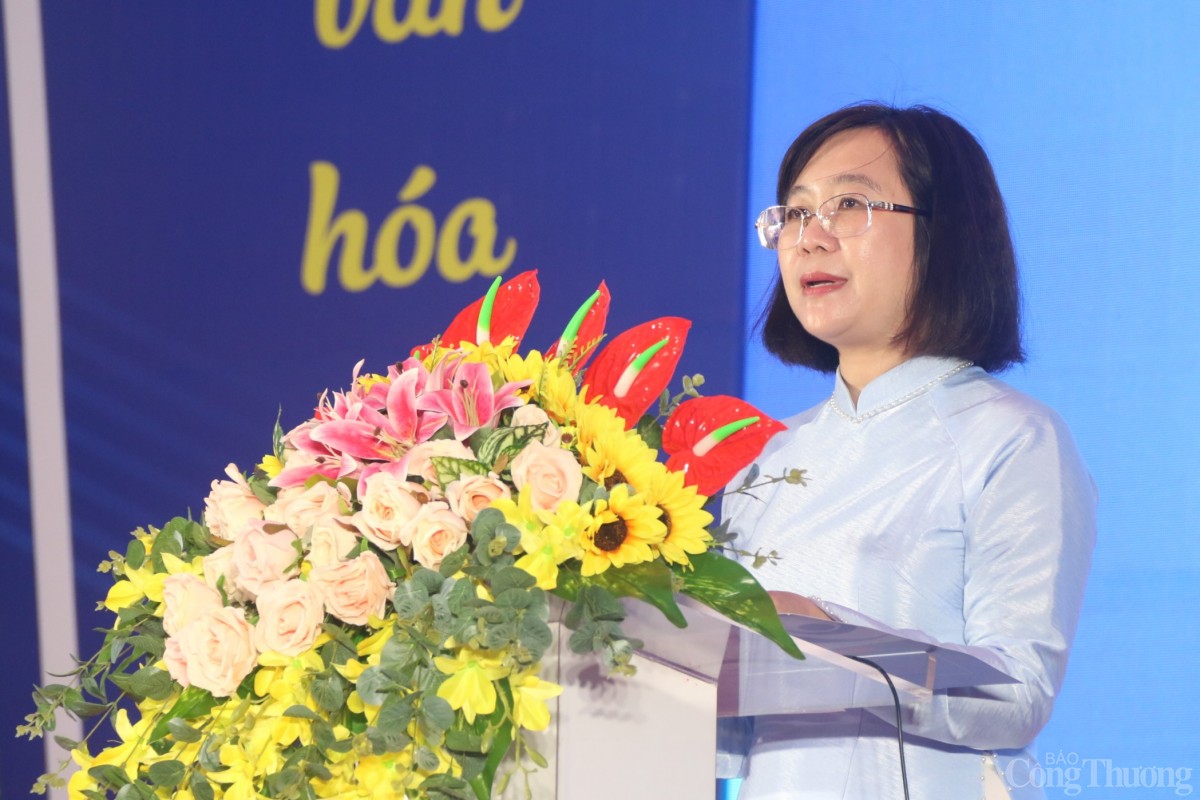 Bà Nguyễn Thu Phương PGĐ sở Văn hóa Thể thao phát biểu tại lễ khai mạc Bà Nguyễn Thu Phương PGĐ sở Văn hóa Thể thao phát biểu tại lễ khai mạc