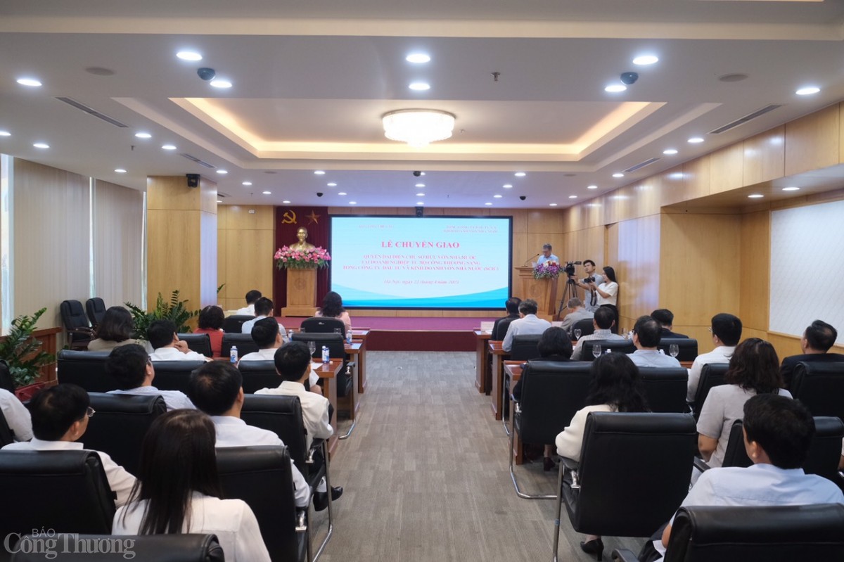 Quang cảnh buổi lễ. Quang cảnh buổi lễ.