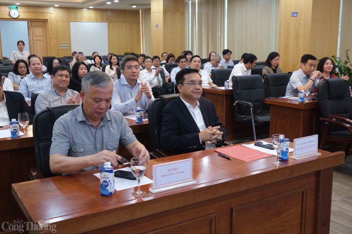 Ông Nguyễn Chí Thành - Bí thư Đảng ủy, Chủ tịch Hội đồng Thành viên Tổng Công Ty SCIC tham dự buổi lễ. Ông Nguyễn Chí Thành - Bí thư Đảng ủy, Chủ tịch Hội đồng Thành viên Tổng Công Ty SCIC tham dự buổi lễ.