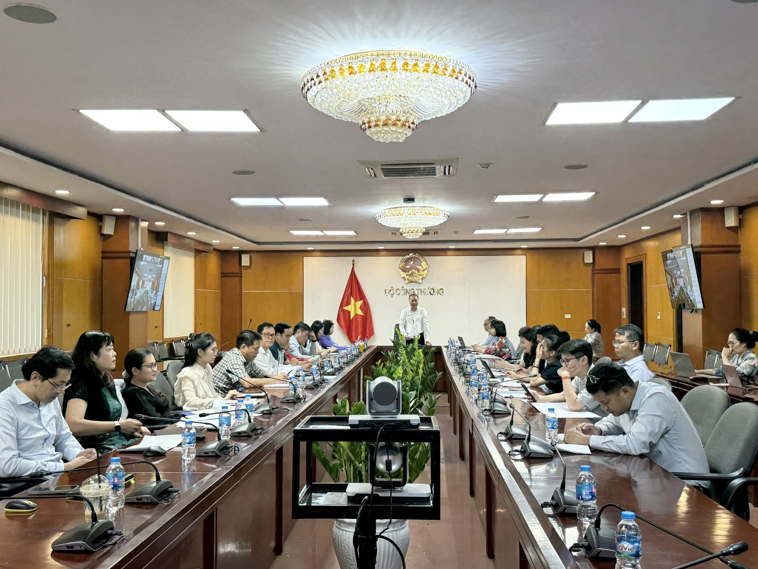 Tiếp nhận cấp C/O, CNM và mã số REX từ VCCI: