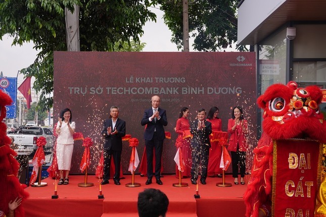 Techcombank tiếp tục ra mắt chi nhánh thế hệ mới tại Bình Dương