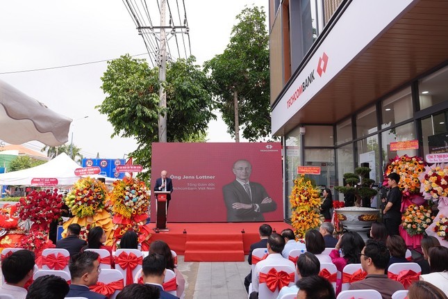 Techcombank tiếp tục ra mắt chi nhánh thế hệ mới tại Bình Dương