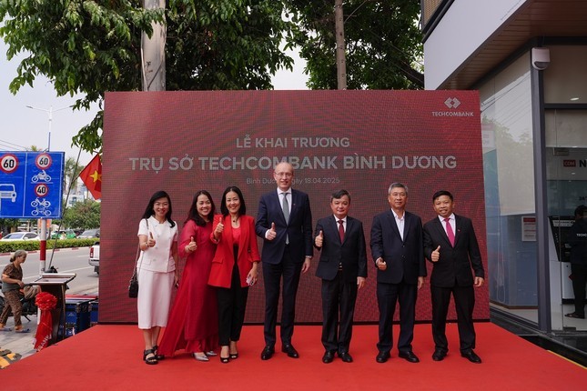 Techcombank tiếp tục ra mắt chi nhánh thế hệ mới tại Bình Dương