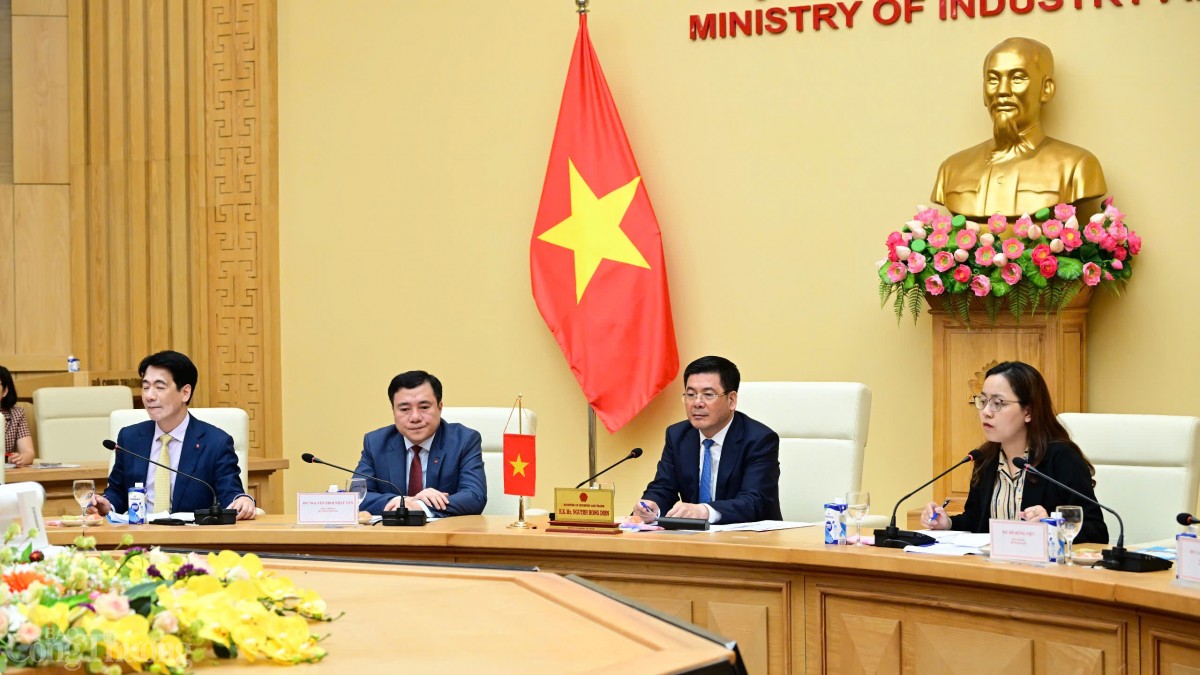Bộ trưởng Nguyễn Hồng Diên điện đàm với Hoa Kỳ Bộ trưởng Nguyễn Hồng Diên điện đàm với Hoa Kỳ