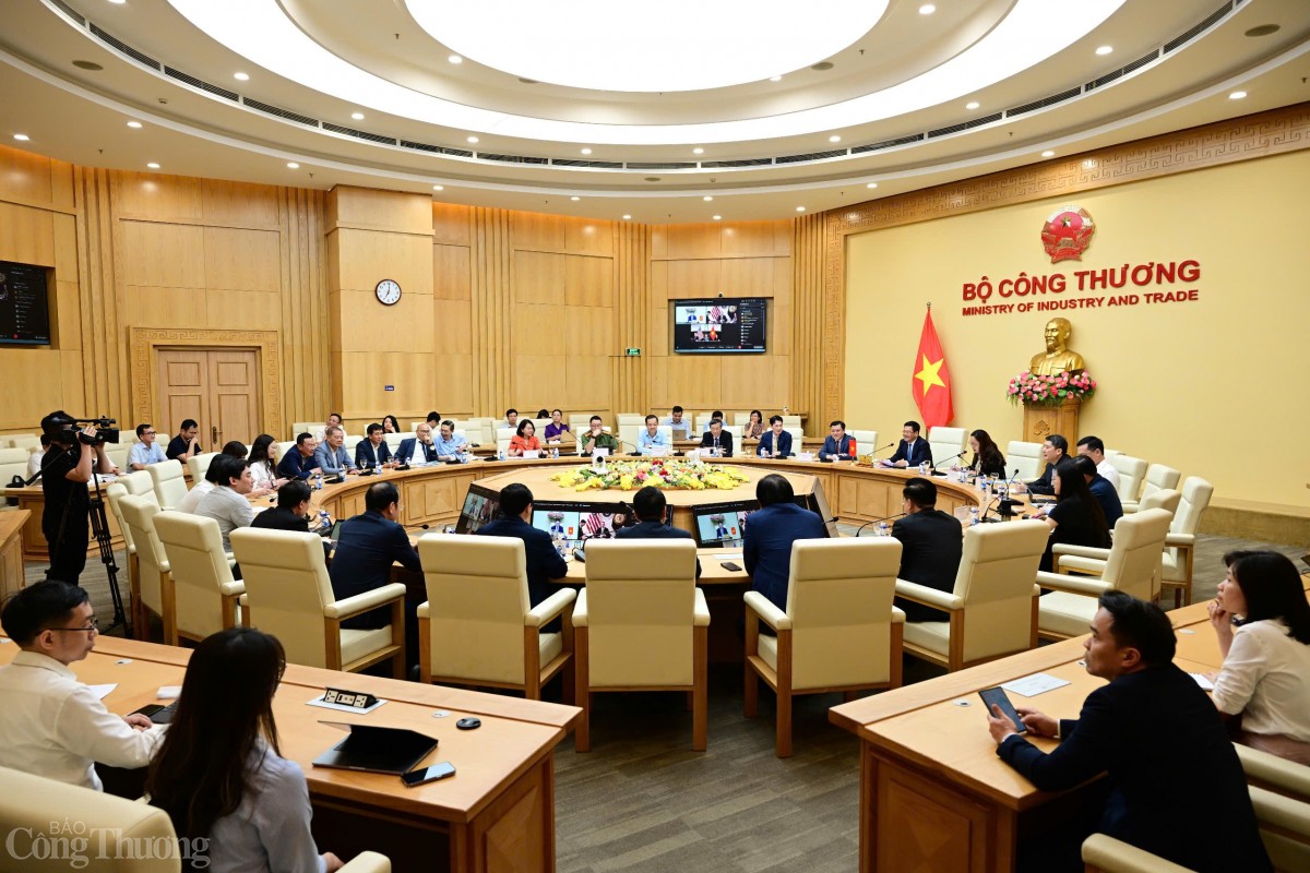 Bộ trưởng Nguyễn Hồng Diên điện đàm với Hoa Kỳ Bộ trưởng Nguyễn Hồng Diên điện đàm với Hoa Kỳ