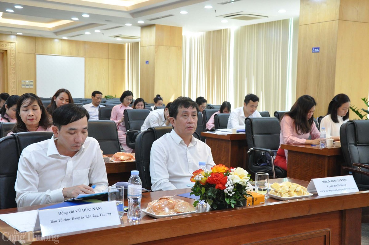 Đại hội Chi bộ Cục Phòng vệ thương mại nhiệm kỳ 2025-2030 Đại hội Chi bộ Cục Phòng vệ thương mại nhiệm kỳ 2025-2030