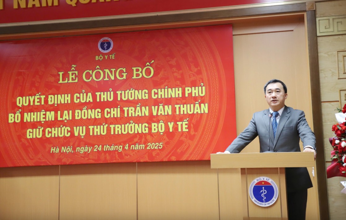 Thứ trưởng Bộ Y tế Trần Văn Thuấn phát biểu.