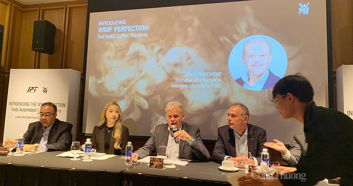 Ông Oliver Naccache - Phó Chủ tịch điều hành Khu vực các thị trường mới và khu vực châu Á Thái Bình Dương; Thành Viên tập đoàn Groupe SEB - chia sẻ tại sự kiện Ông Oliver Naccache - Phó Chủ tịch điều hành Khu vực các thị trường mới và khu vực châu Á Thái Bình Dương; Thành Viên tập đoàn Groupe SEB - chia sẻ tại sự kiện