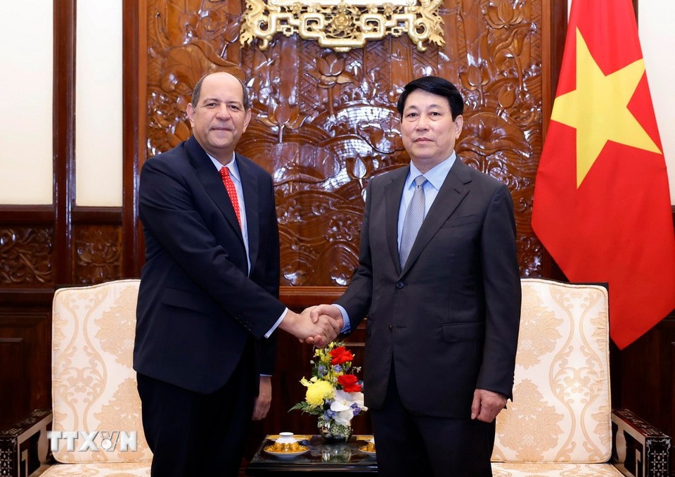 Chủ tịch nước Lương Cường tiếp Đại sứ Dominicana Reinaldo Rafael Espinal Nunez. Ảnh: TTXVN Chủ tịch nước Lương Cường tiếp Đại sứ Dominicana Reinaldo Rafael Espinal Nunez. Ảnh: TTXVN