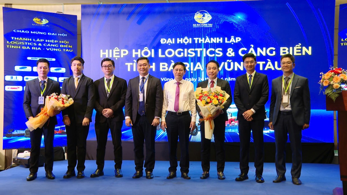 tặng hoa chúc mừng lãnh đạo Hiệp hội Logistics và Cảng biển tỉnh Bà Rịa - Vũng Tàu  tặng hoa chúc mừng lãnh đạo Hiệp hội Logistics và Cảng biển tỉnh Bà Rịa - Vũng Tàu