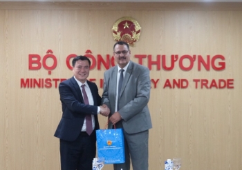 Thứ trưởng Nguyễn Sinh Nhật Tân tiếp, làm việc với Chủ tịch nhóm Nghị sỹ hữu nghị Algeria - Việt Nam