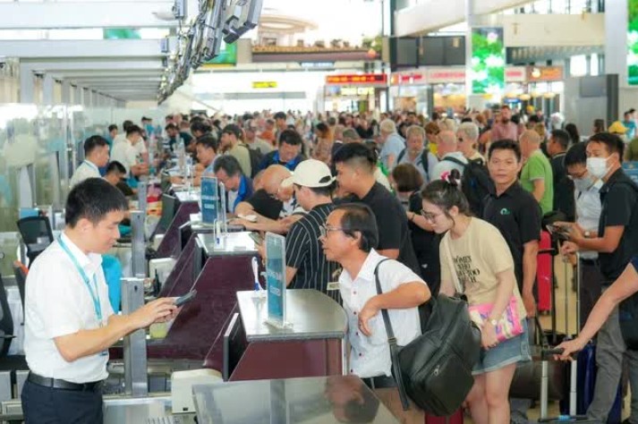 Vietnam Airlines khuyến khích hành khách làm thủ tục trực tuyến trước chuyến bay thông qua website, ứng dụng di động, tổng đài Vietnam Airlines khuyến khích hành khách làm thủ tục trực tuyến trước chuyến bay thông qua website, ứng dụng di động, tổng đài