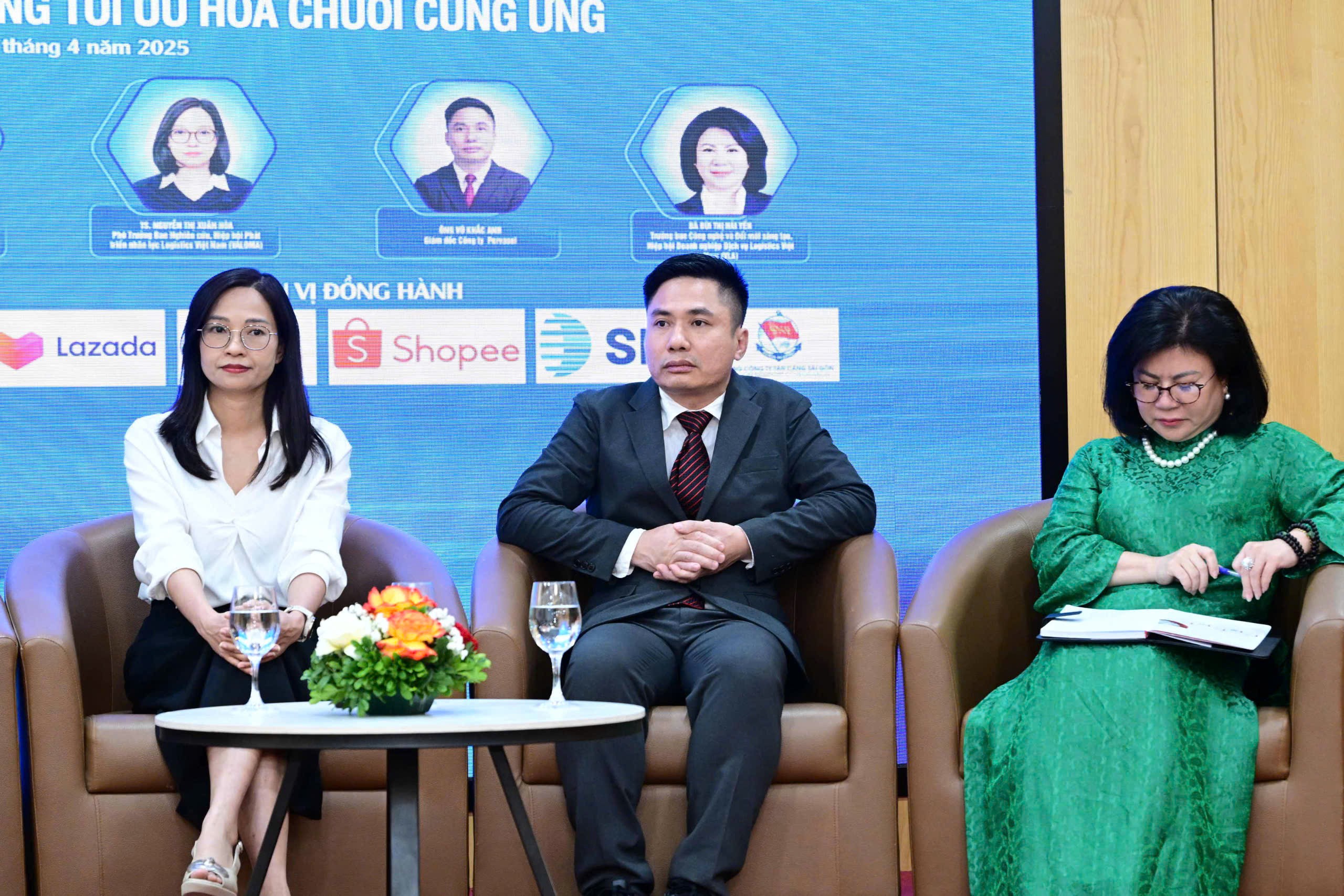 Cách mạng logistics: AI, IoT, blockchain đang viết lại chuỗi cung ứng
