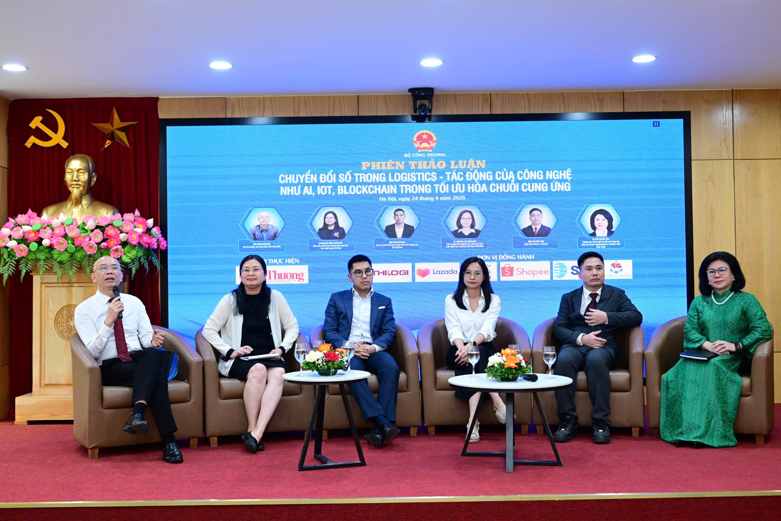Cách mạng logistics: AI, IoT, blockchain đang viết lại chuỗi cung ứng